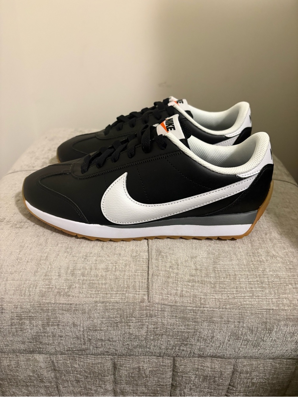 Nike women size 8.5 Black White Gum W NIKE PACIFIC LTR Runner Sneakers - Picture 5 of 6